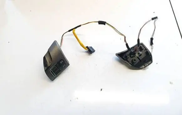 Steering wheel buttons/switches