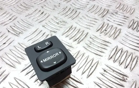 Toyota Corolla Verso AR10 Wing mirror switch