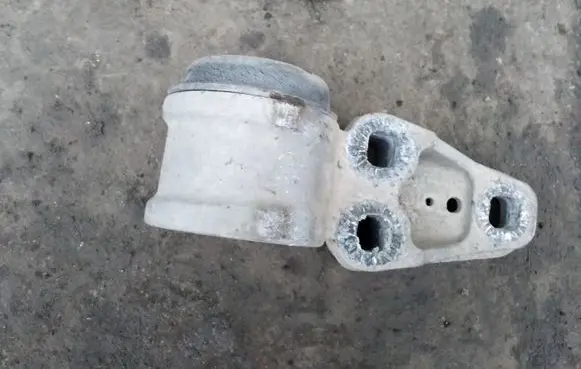 Volkswagen PASSAT B5 Rear axle beam mounts housing 