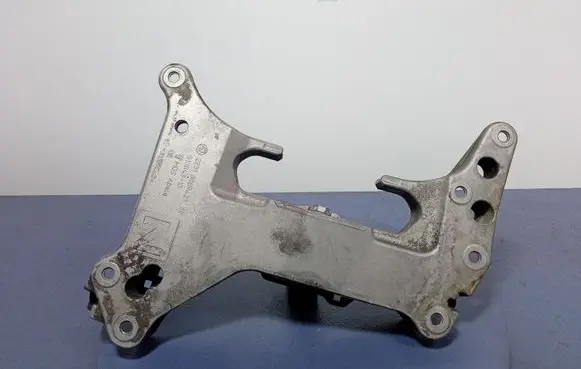 BMW M3 Gearbox mounting bracket 8089421