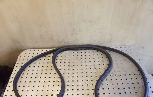 Front door rubber seal