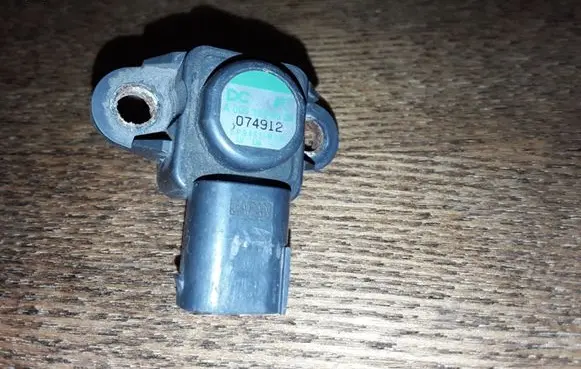 Mercedes-Benz Vito Viano W639 Air pressure sensor A0051535028