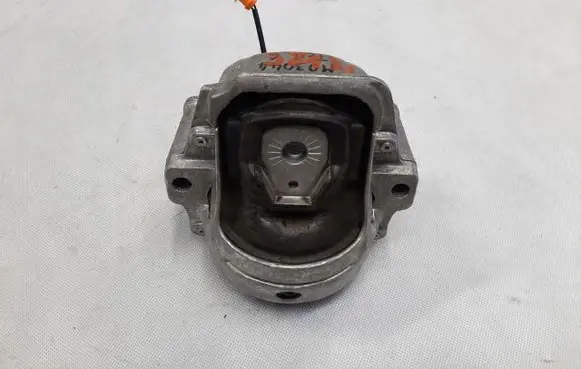 Porsche Macan (95B) Engine mount bracket 8R0199331