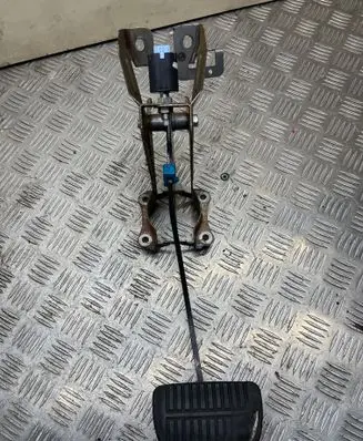 Subaru Legacy Brake pedal 4822A