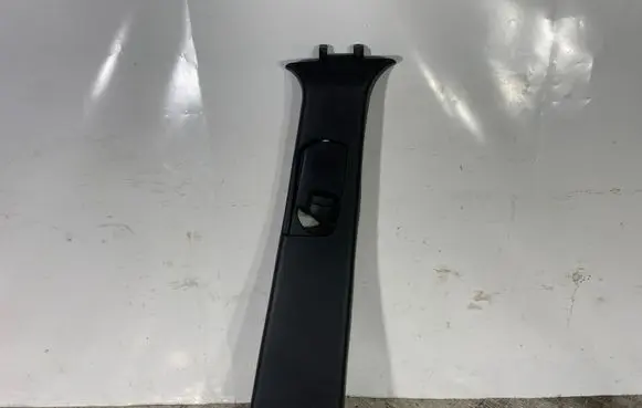Jeep Grand Cherokee (B) pillar trim (top)