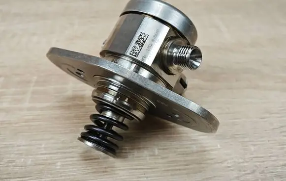 BMW 8 G16 Fuel injection high pressure pump 8631642