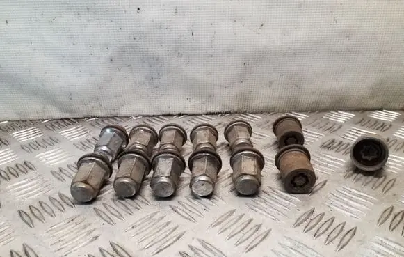 Toyota Land Cruiser (J120) Nuts/bolts 
