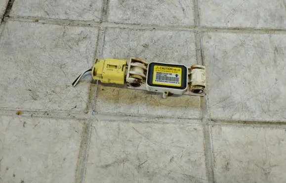 Mitsubishi Grandis Airbag deployment crash/impact sensor 8651A010 W002T11281