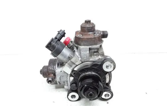 Volvo XC60 Fuel injection high pressure pump 31272896 0445010618