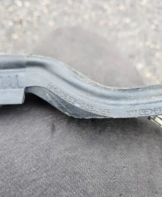 BMW 5 E60 E61 Engine compartment rubber 7034163 06527034163
