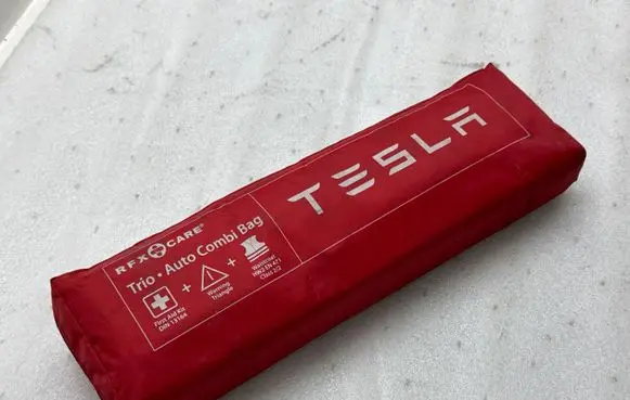 Tesla Model Y First aid kit 320291 201808