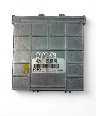 Volkswagen PASSAT B5 Engine control unit/module 8D0907558 0261204502