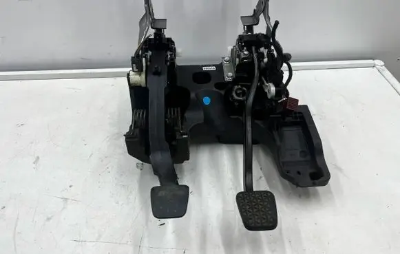 Opel Insignia A Brake pedal 13228166