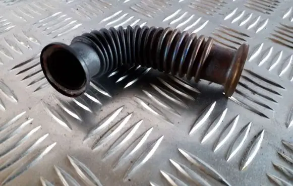 Nissan Juke I F15 EGR valve line/pipe/hose