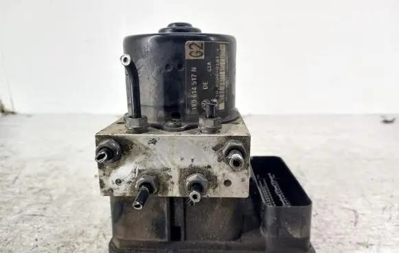 Skoda Octavia Mk2 (1Z) ABS Pump 