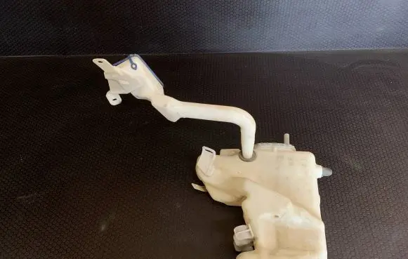 Mercedes-Benz E W211 Windshield washer fluid reservoir/tank 2118601460
