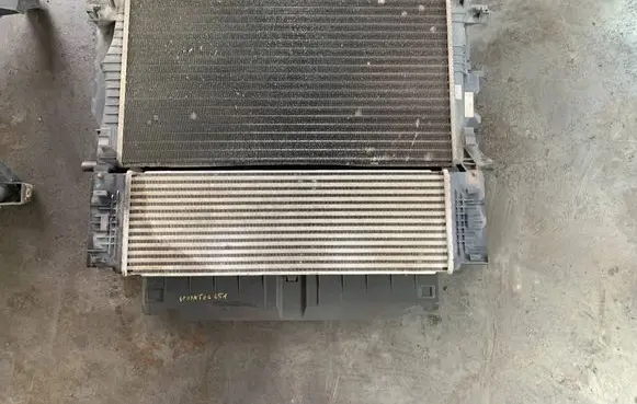 Mercedes-Benz Sprinter W906 Coolant radiator M581025