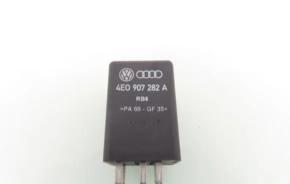 Audi A8 S8 D3 4E Glow plug pre-heat relay 4E0907282A