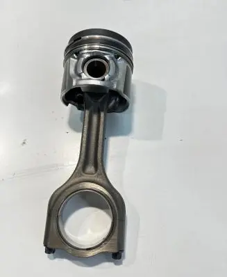 Ford Focus Piston with connecting rod 75L101