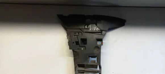 Volvo V70 Front bumper mounting bracket 09190304