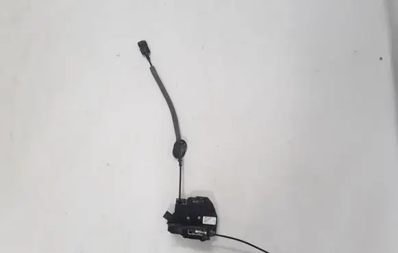 Renault Clio IV Rear door lock 825015591R