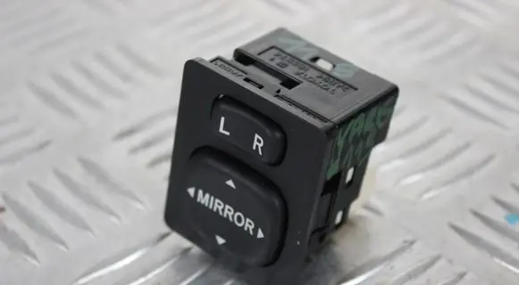 Toyota Yaris Wing mirror switch