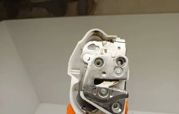 Subaru Outback Front door lock 61032AJ00A