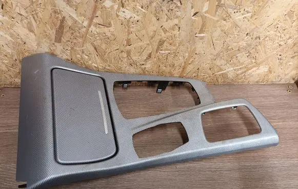 Cup holder front