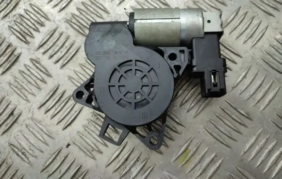 Mazda 3 I Front door window regulator motor G22C5858X