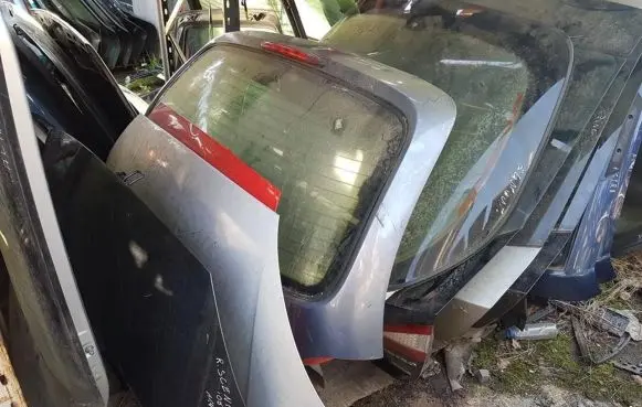 Ford Ka Engine bonnet/hood raudonas