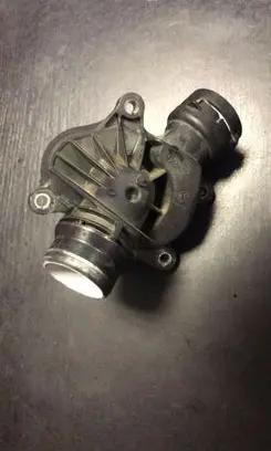 Thermostat/thermostat housing