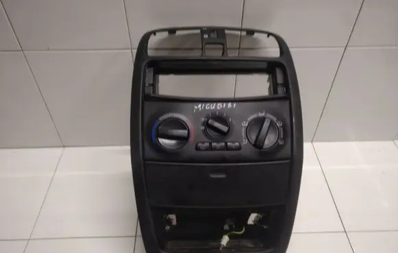Mitsubishi Space Star Climate control unit MR914556