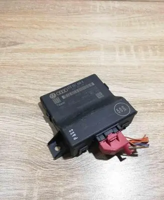 Audi A4 S4 B8 8K Gateway control module 8T0907468R