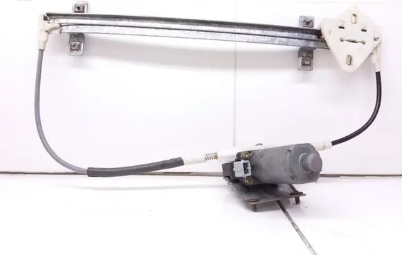 Seat Toledo I (1L) Rear door window regulator with motor 0130821666