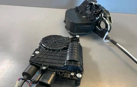 BMW 5 GT F07 Rear lock motor 7149447 51227149447
