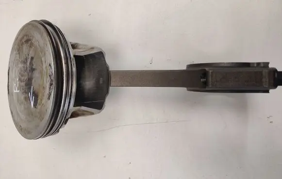Dodge Challenger Piston with connecting rod 