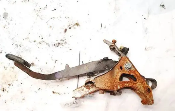 Toyota Avensis T250 Clutch pedal 6091a01 09703