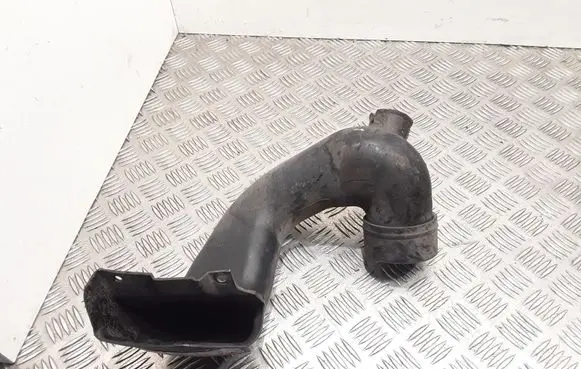 Suzuki Grand Vitara II Air intake duct part