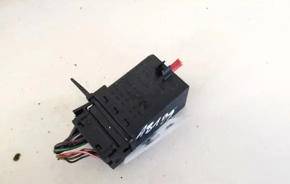 BMW 5 E39 Glow plug pre-heat relay 12212246473 1221-2246473