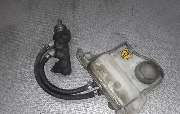 Master brake cylinder