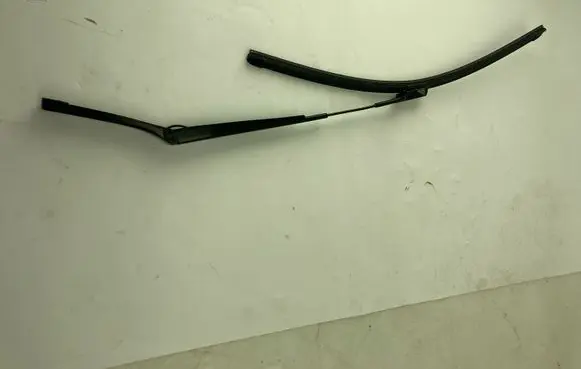 Volkswagen Golf VI Front wiper blade arm 1Q1955409