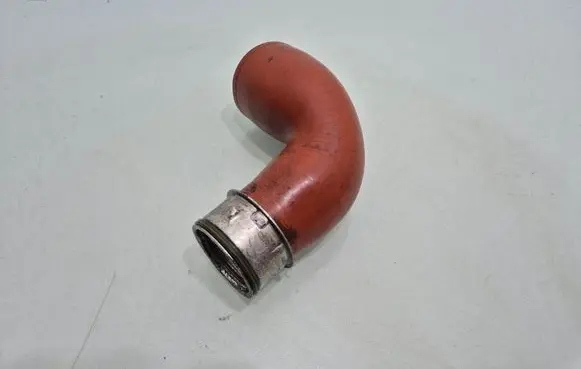 Volkswagen Touran I Intercooler hose/pipe 