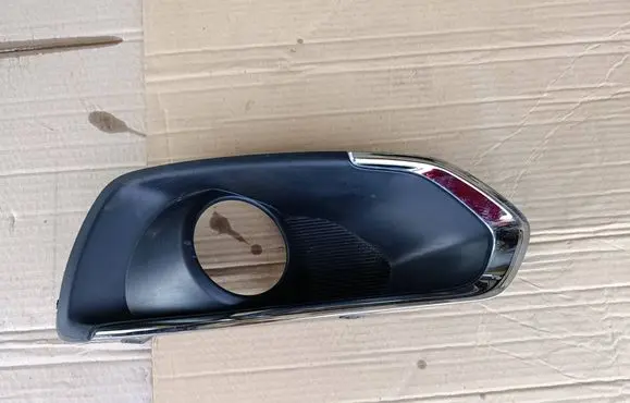 Suzuki SX4 S-Cross Front fog light trim/grill 7175161M1