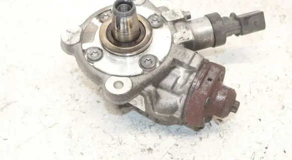 BMW X3 E83 Fuel injection high pressure pump 7797874 0445010506