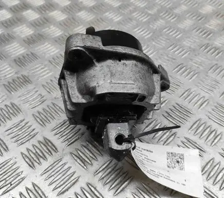 BMW 7 F01 F02 F03 F04 Engine mount bracket 6777371