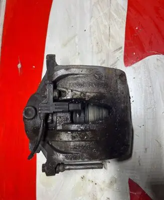 Mercedes-Benz E W211 Front brake caliper Z06028295