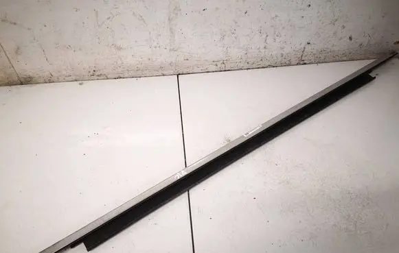 Chrysler Sebring (ST-22 - JR) Front door glass trim molding