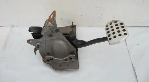 Peugeot 1007 Brake pedal
