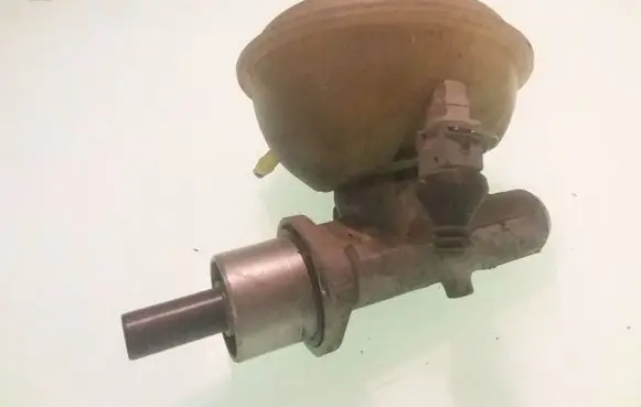 Audi A6 S6 C4 4A Master brake cylinder 8D0611301 1735