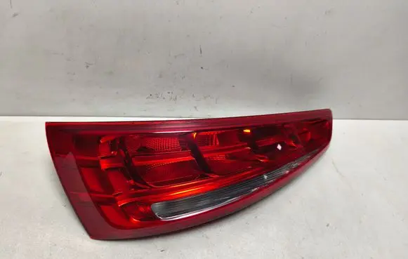 Audi Q3 8U Tailgate rear/tail lights 8U0945093